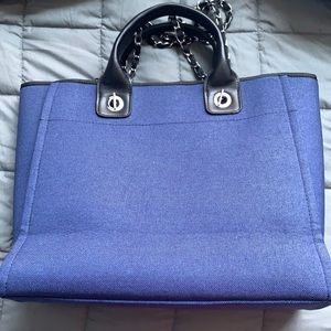 Blue tote bag